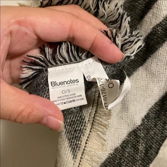 Bluenotes Thick Blanket Scarf - Picture 3 of 4